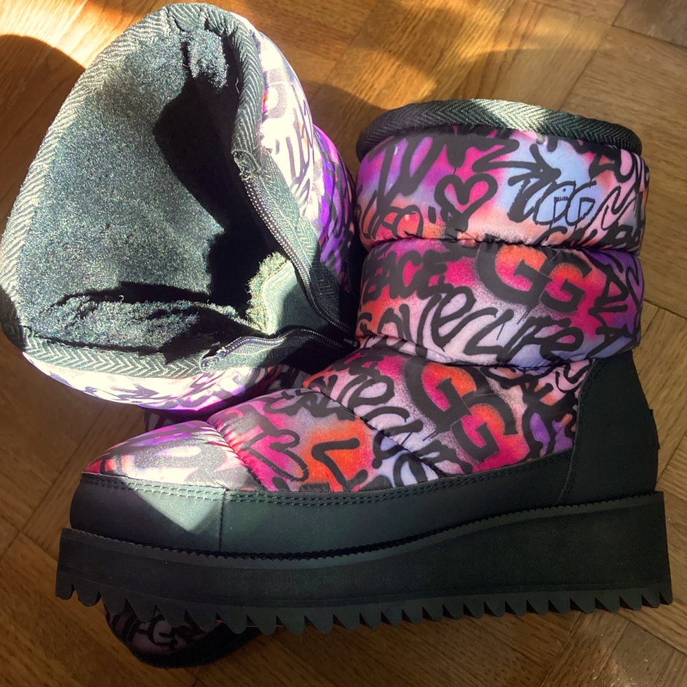 UGG Ridge Cold Weather in Graffiti Pop Multi